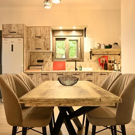 Liocharis Akro 1 לואורדטה