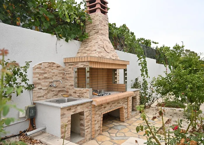 Liocharis Akro 1 לואורדטה