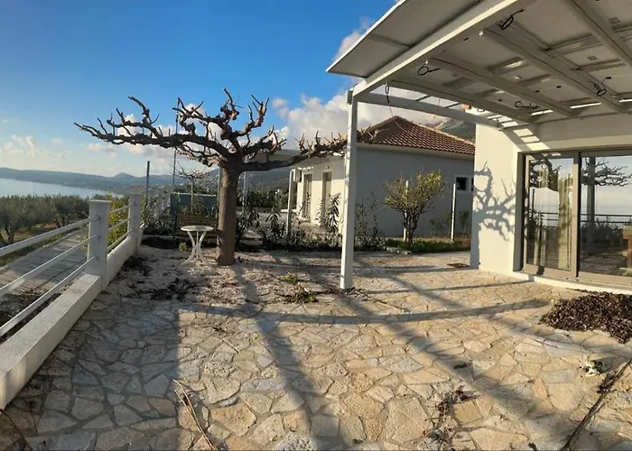 Vila Liocharis Akro 1 *